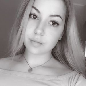 Meet your Posher, Caitlin